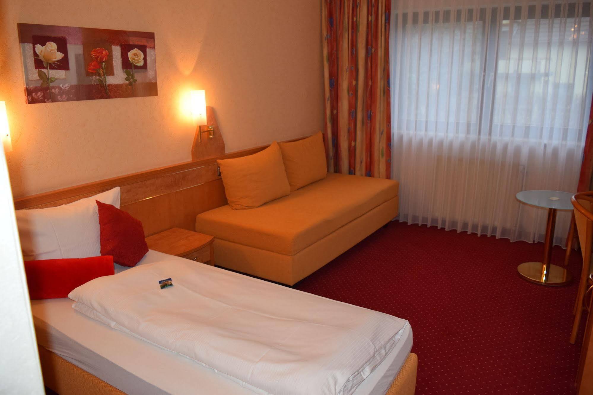 Hotel Zum Rosengarten Darmstadt Buitenkant foto